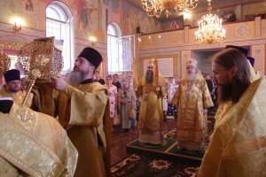 Митрополит Георгий в сослужении с митрополитом Ставропольским и Невинномысским 