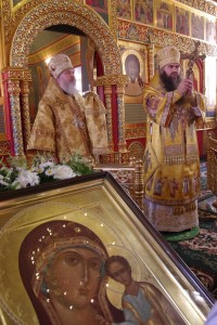 Митрополит Георгий в сослужении с митрополитом Ставропольским и Невинномысским