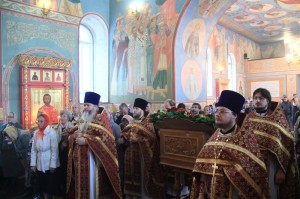 Митрополит Георгий совершил Божественную литургию в храме Рождества Иоанна Предтечи